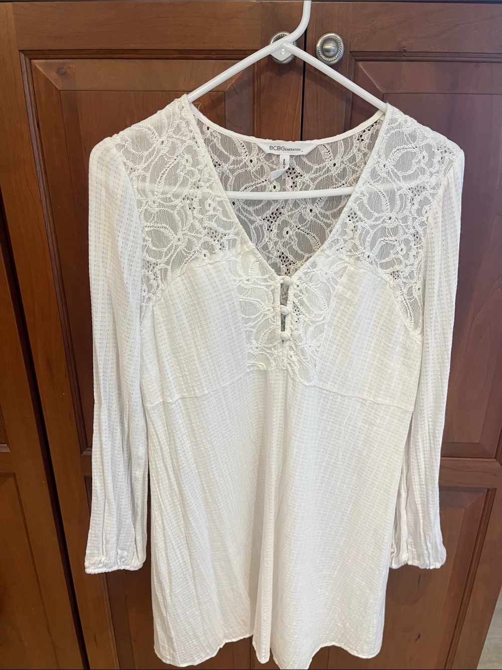 BCBG GENERATION WHITE LONG SLEEVE LINED DRESS